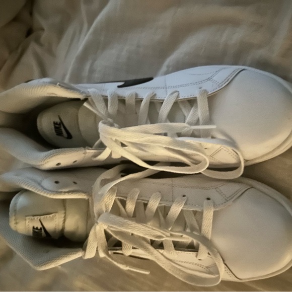 Nike - Picture 3 of 3